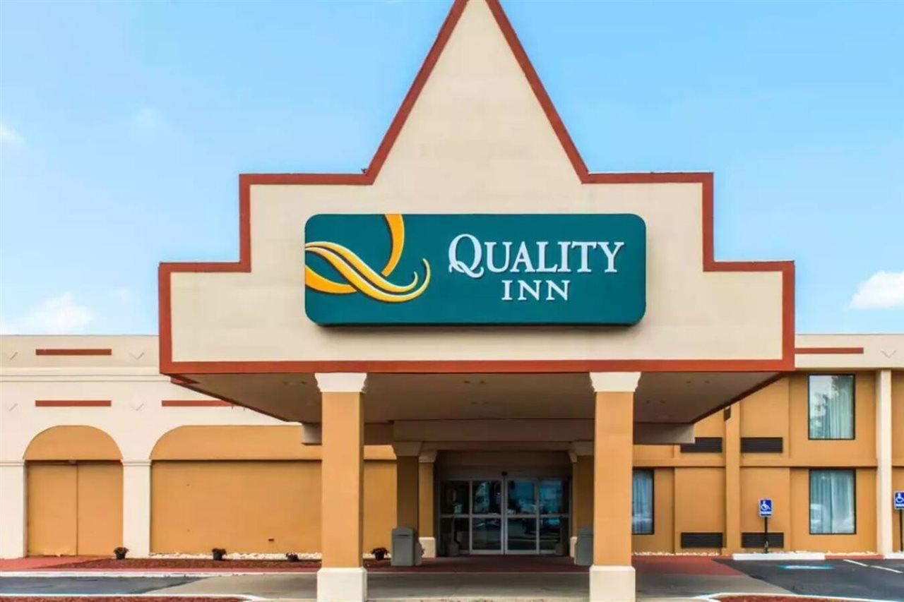 Quality Inn New Kensington Экстерьер фото