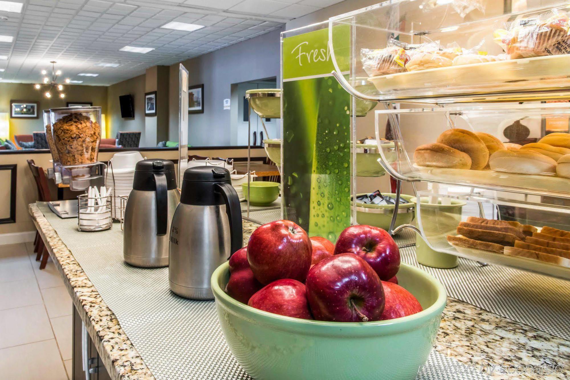 Quality Inn New Kensington Экстерьер фото