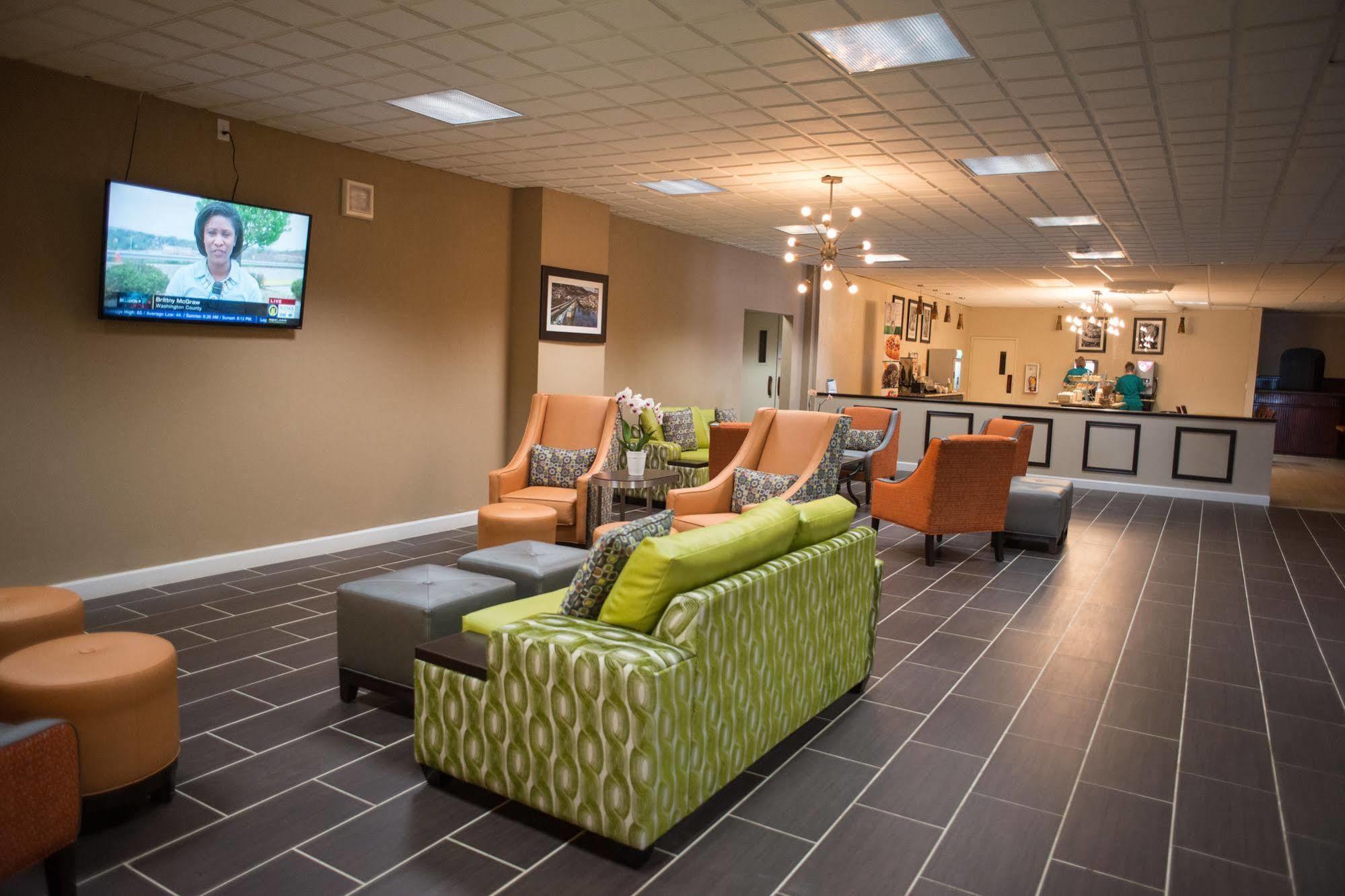 Quality Inn New Kensington Экстерьер фото