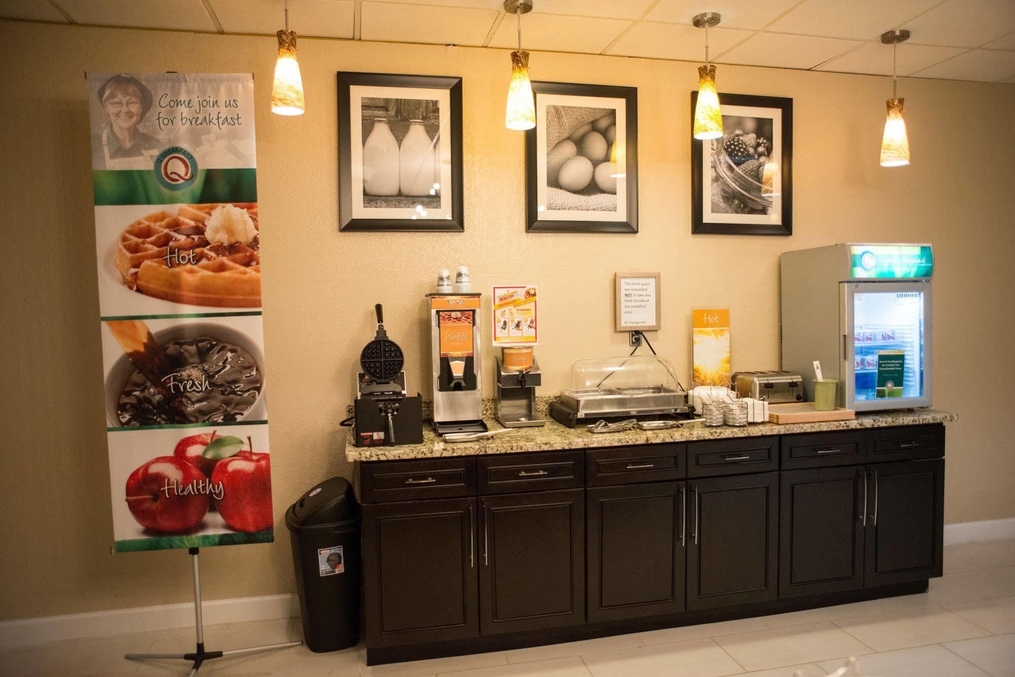 Quality Inn New Kensington Экстерьер фото